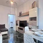 Metro Bengasi - Cozy Flat - Center In 10 Minutes