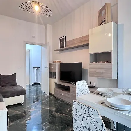 Metro Bengasi - Cozy Flat - Center In 10 Minutes